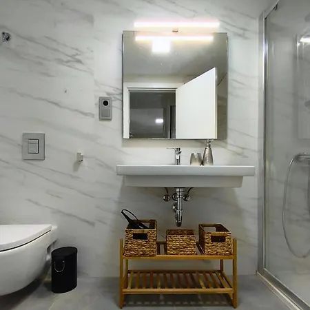 A485b Apartment *